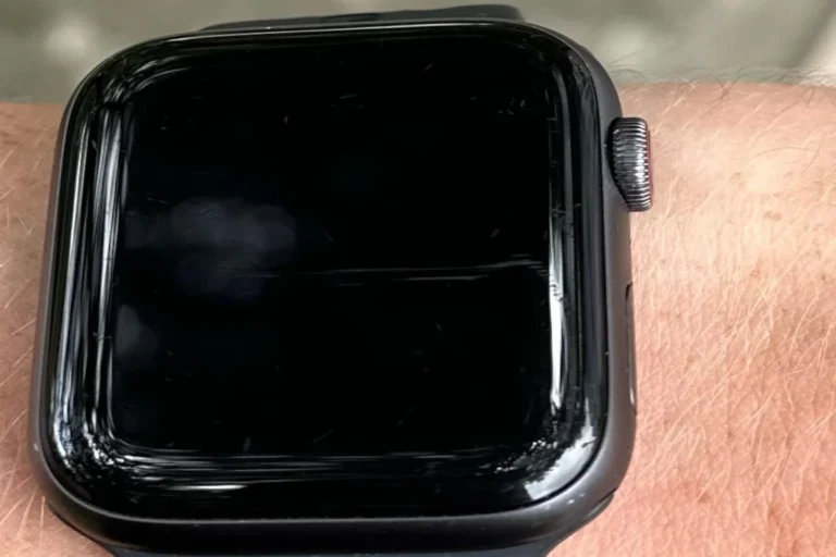 How to Fill Small Cracks on Your Apple Watch: Repair Guide