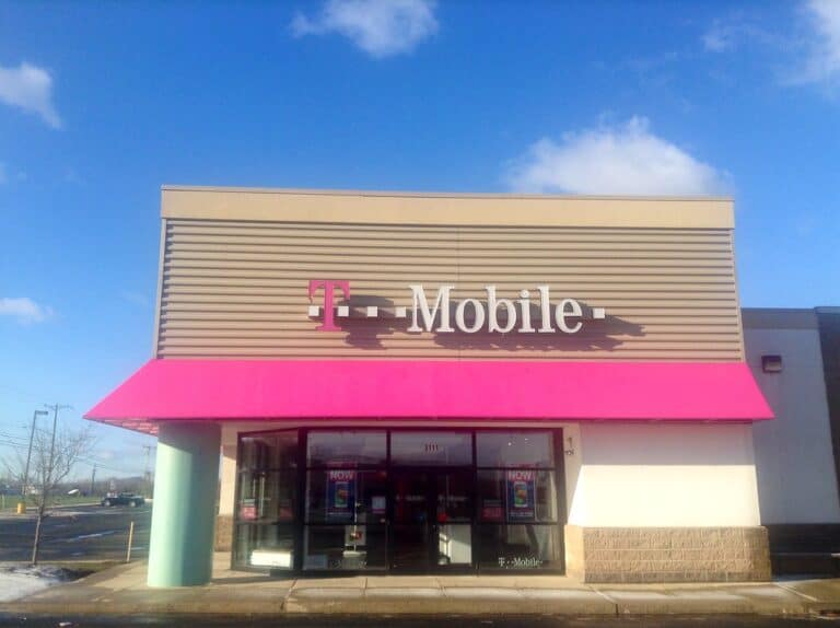 T-Mobile Glitch Sends Users Texts That Their Voicemail Pins Were Changed