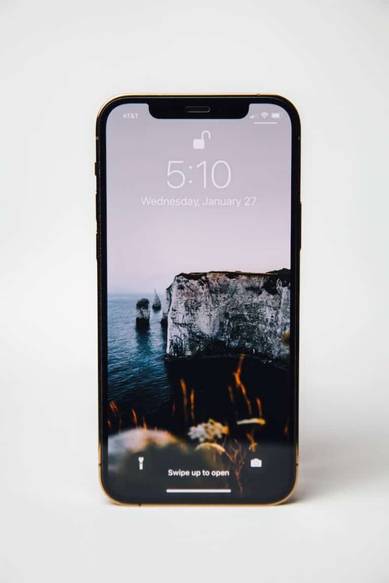 How To Change Wallpaper On iPhone (Updated 2024)