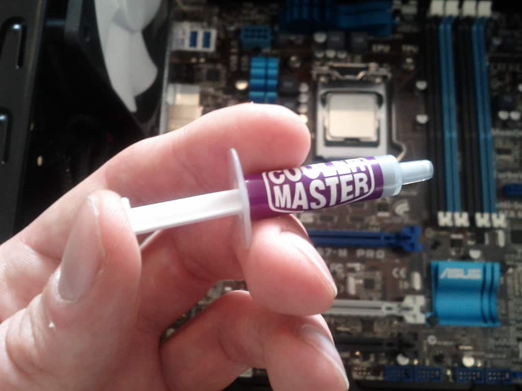 How to apply and clean off thermal paste