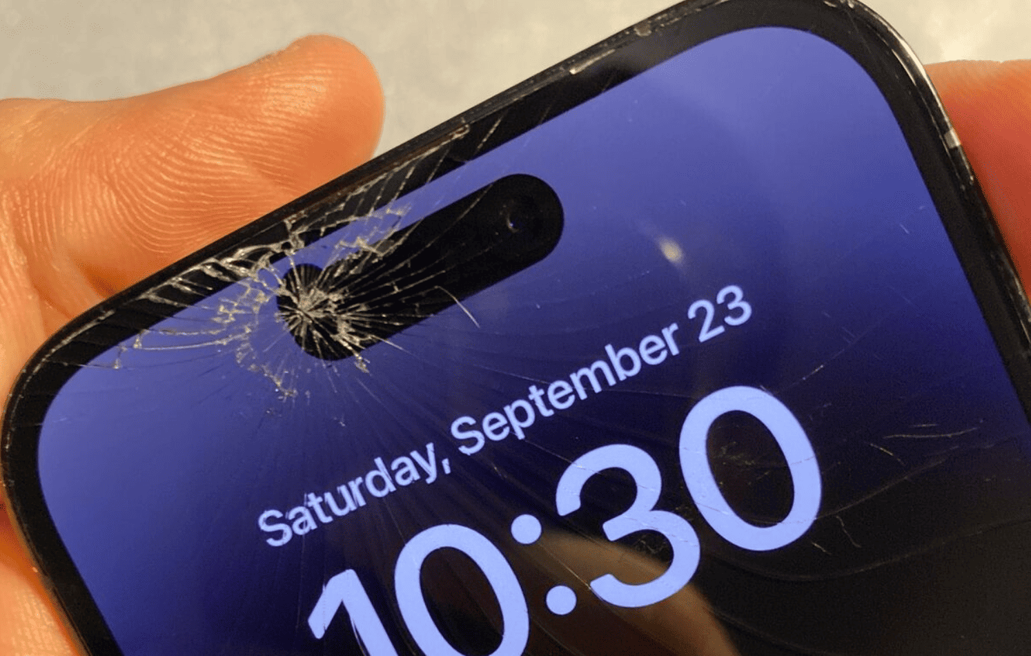 How To Fix A Cracked Phone Screen - GadgetMates