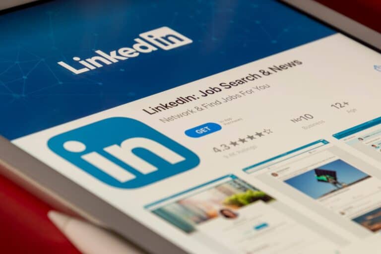 How to Add Your Resume to LinkedIn: Step-by-Step