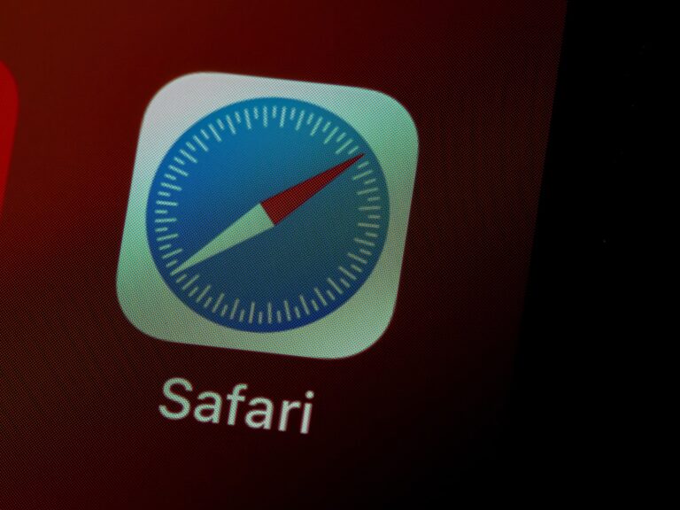 How to Zoom Out on Safari for iPhone
