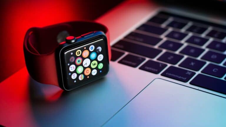 Exploring Creative Ways to Wear Your Apple Watch - GadgetMates