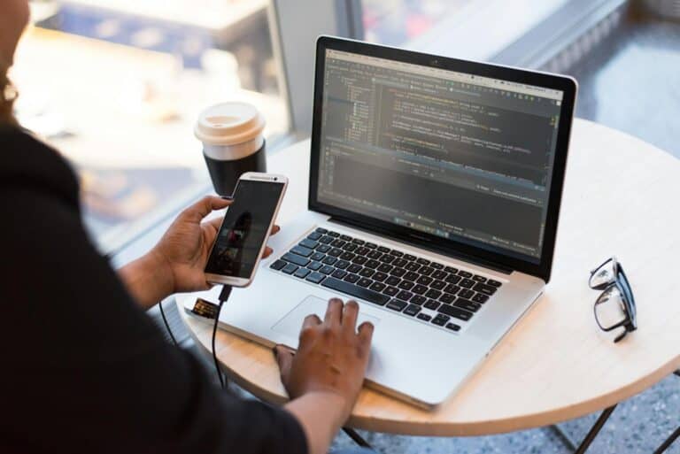 How to Write Code for Beginners: A Step-by-Step Guide