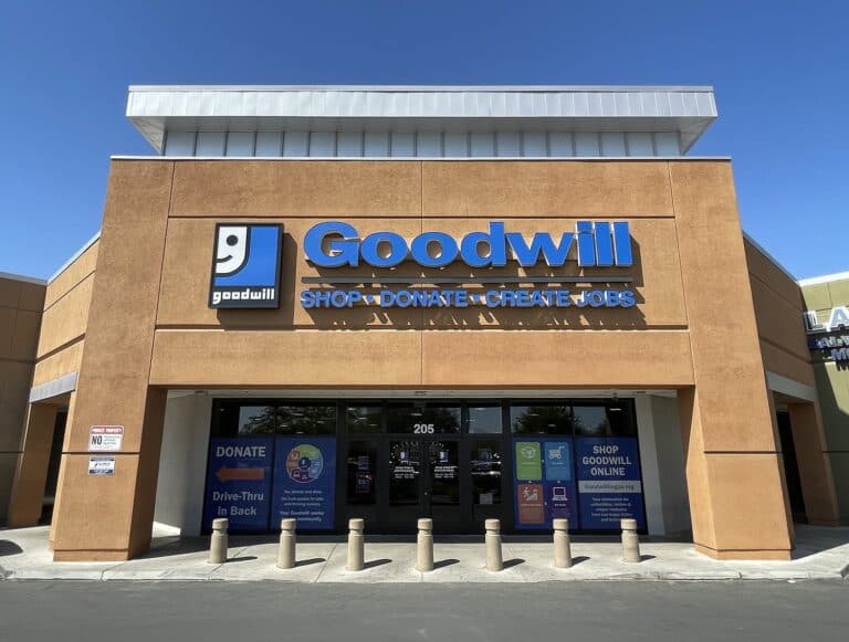 Does Goodwill Take Apple Pay: Understanding Payment Options