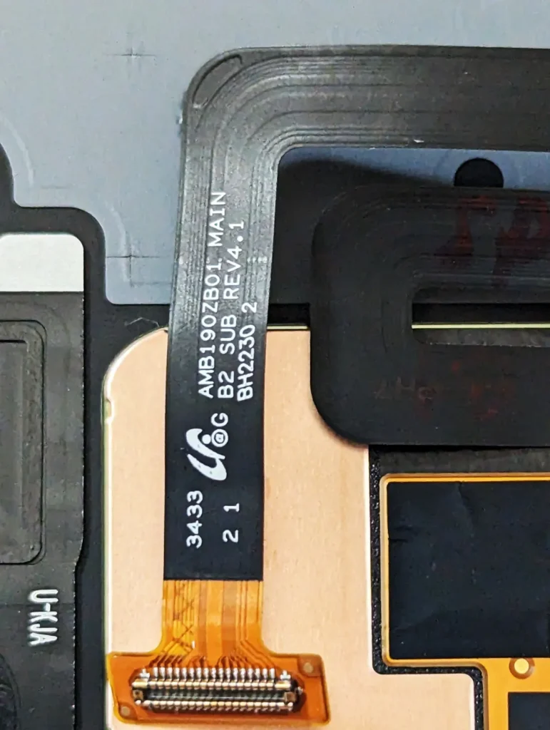 How To Fix A Samsung Galaxy Z Flip Screen: Repair Guide 2 samsung Galaxy Z Flip screen 1