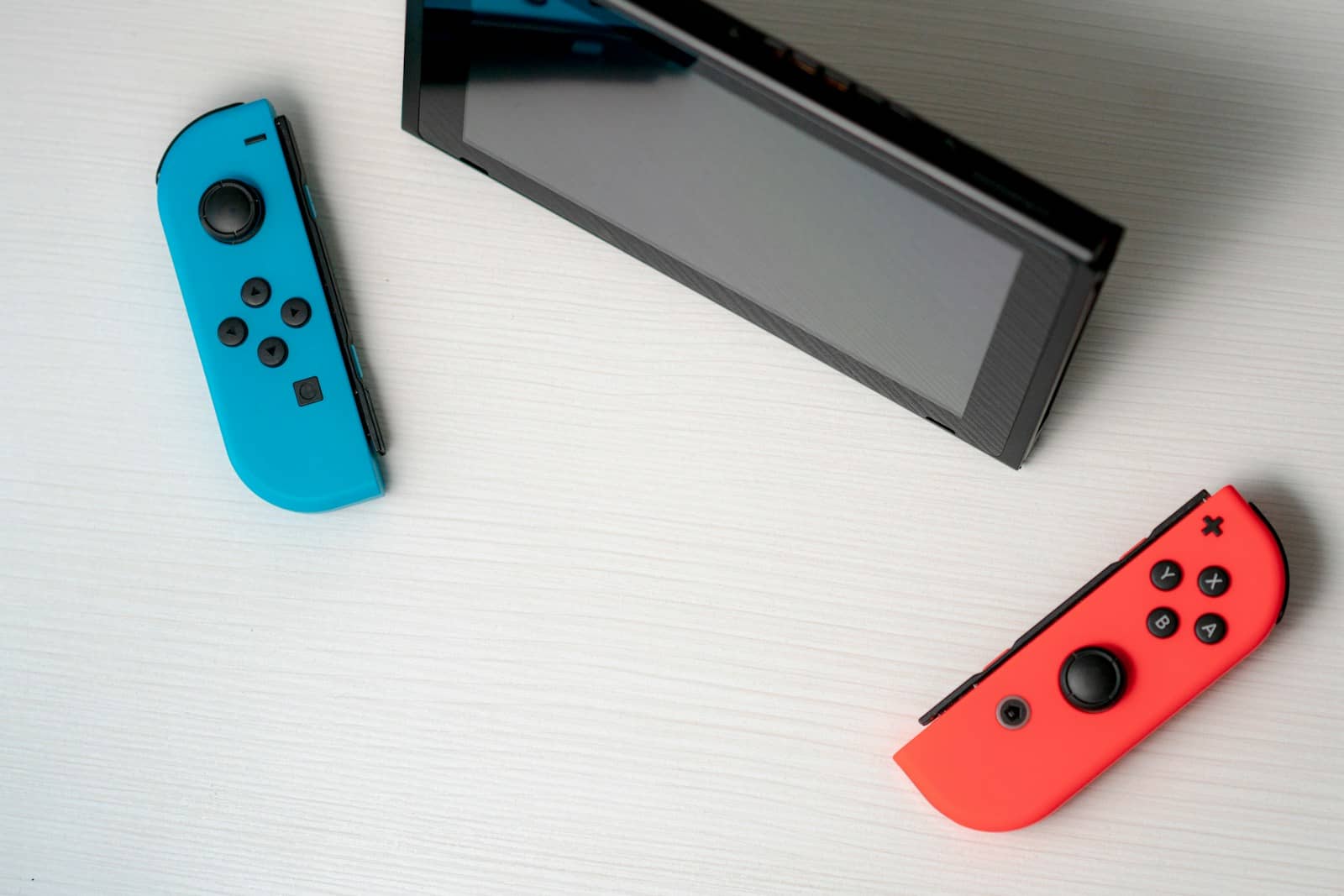 Connect Bluetooth Headphones to Nintendo Switch: A Step-by-Step Guide -  GadgetMates