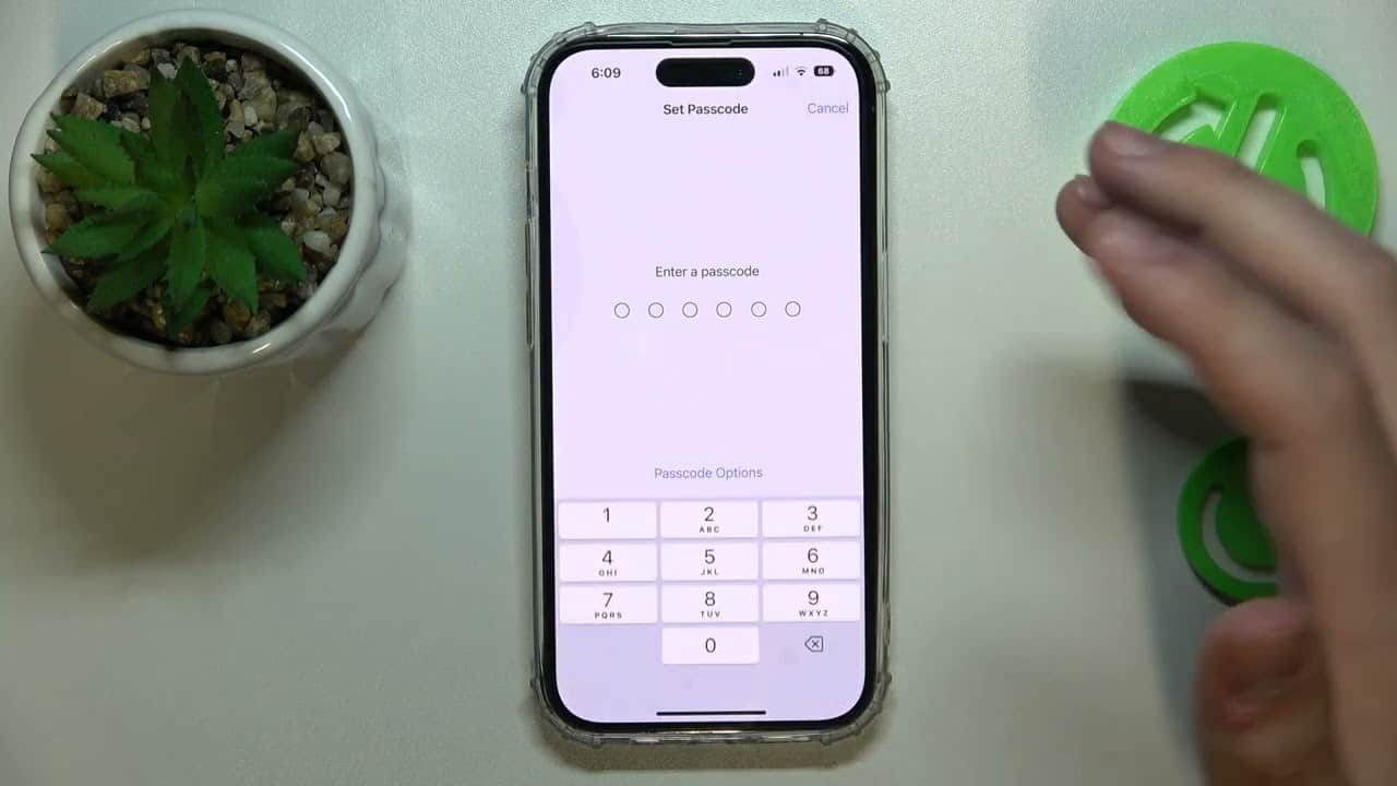 how to lock the iphone 14 series
