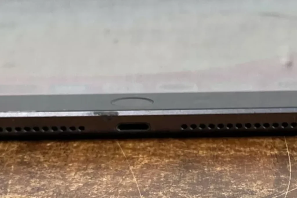 How to Fix an iPad That's Not Charging 2 iPad Charging Port USB-C