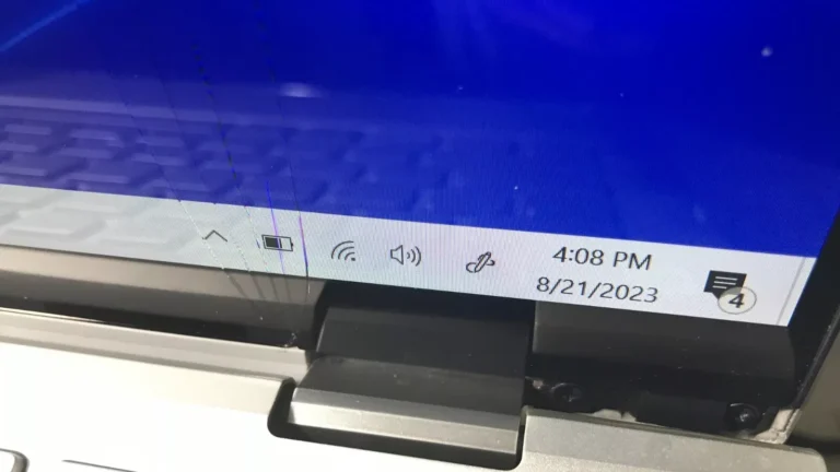 How to Fix a Laptop Screen That is Cracked on the Inside