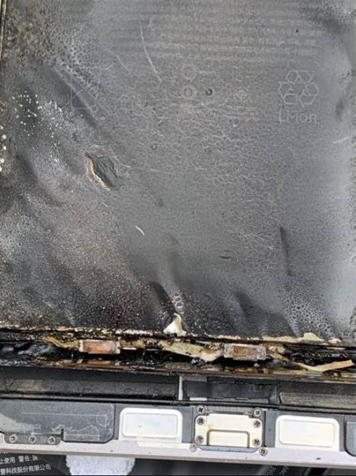 What Does an Exploded iPad Battery Look Like? 3 image 53