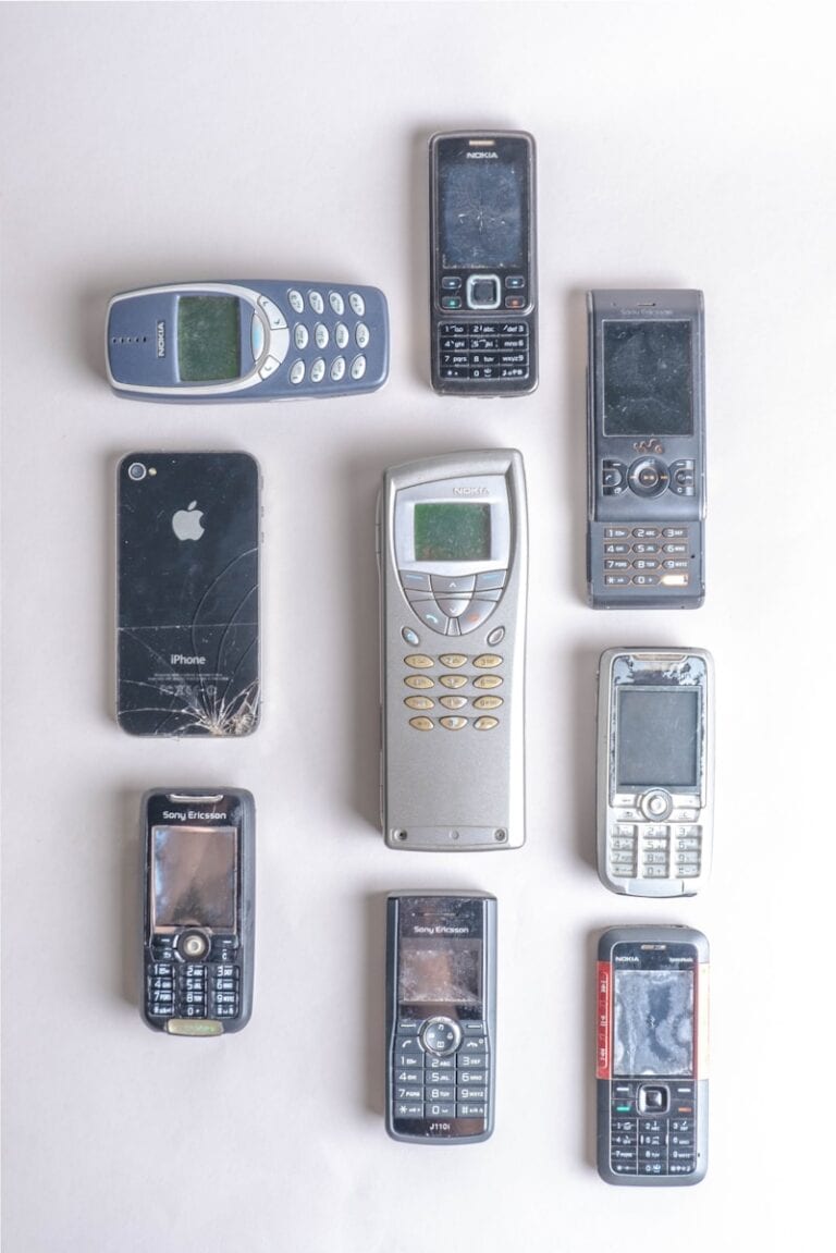 What to Do with Old Cell Phones: Reuse and Recycling Tips